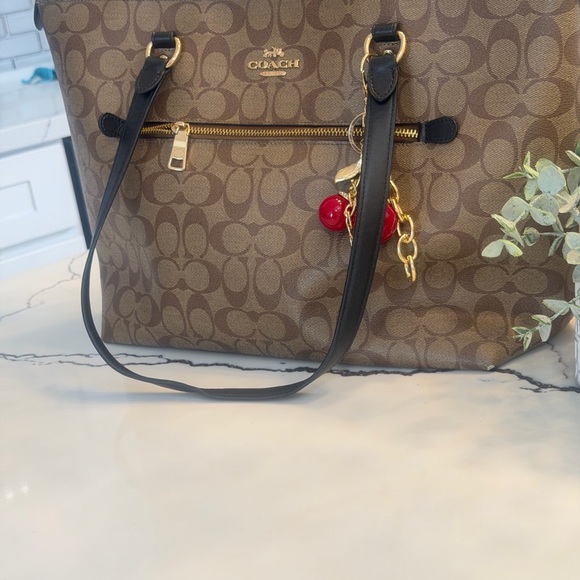 Coach Tan and Black Signature Tote - Picture 4 of 16